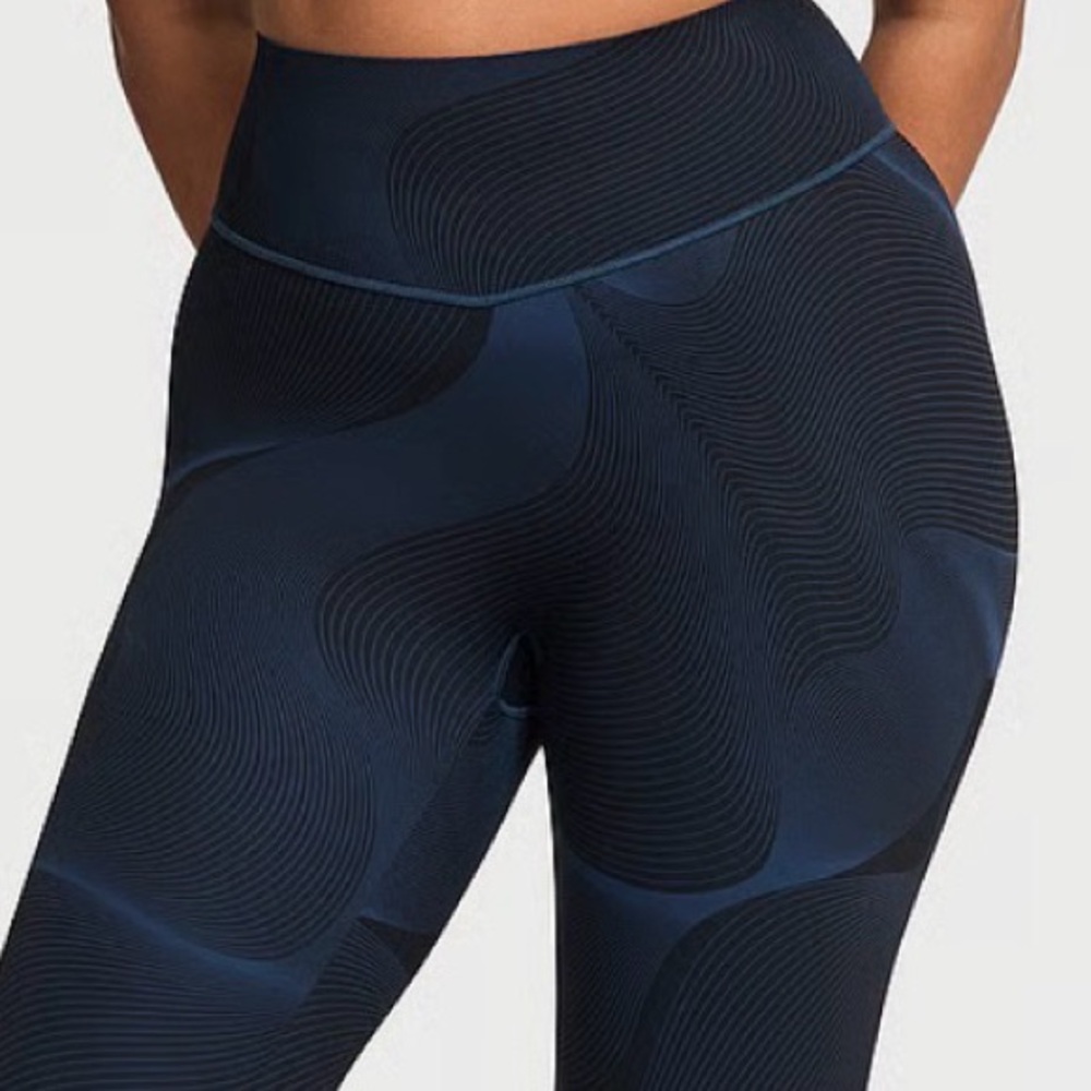 NWOT Victoria’s Secret Elevate Blue Marble High-Waist Textured Leggings